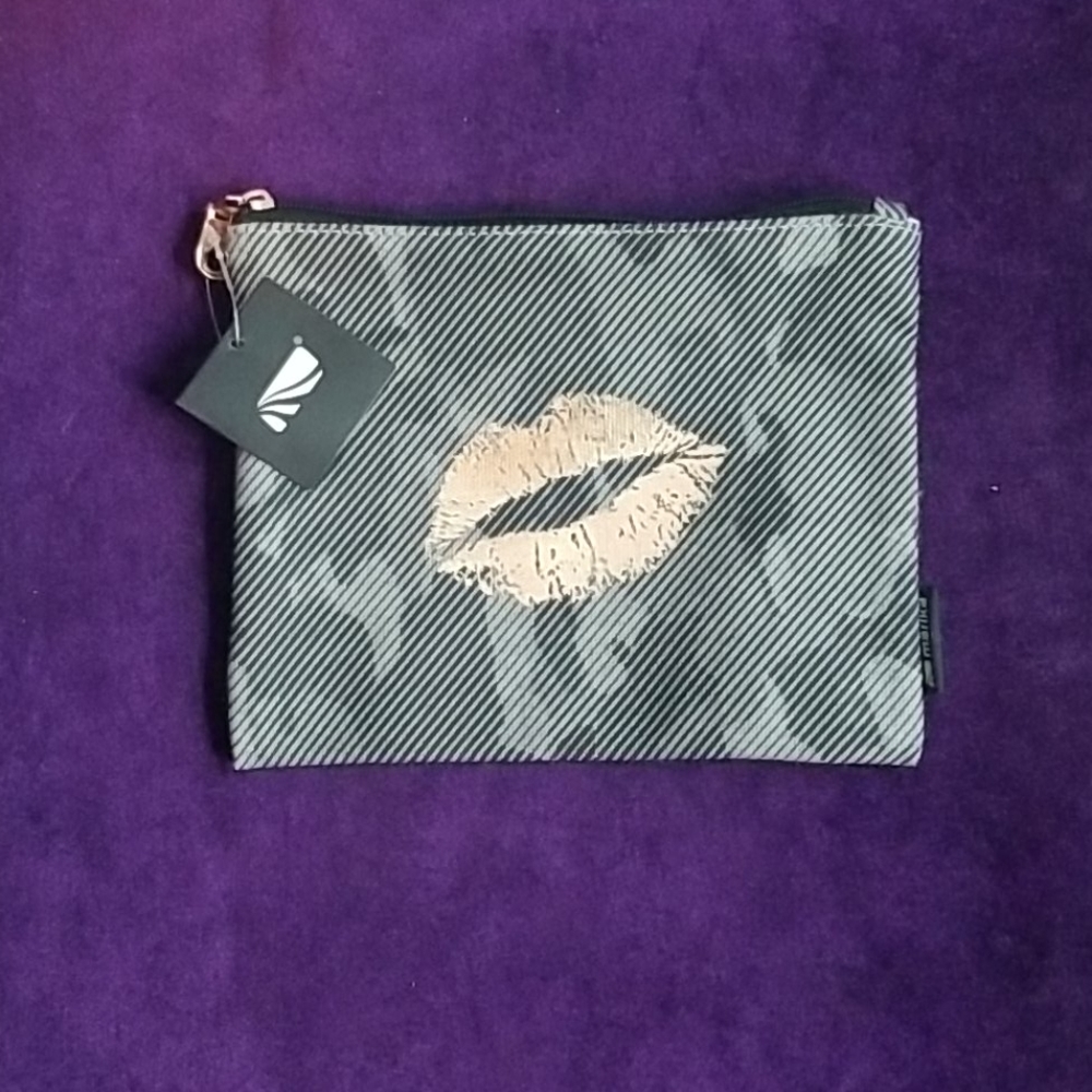 💜 Marika cosmetic bag